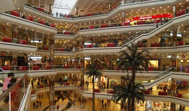 İzmir'de 3 büyük AVM satışa çıkıyor!