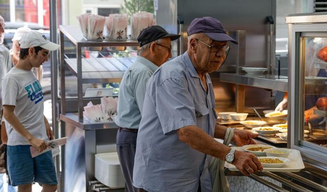 İzmir'de Kent Lokantası'nın 7. şubesi açıldı: 4 çeşit yemek 25 TL!