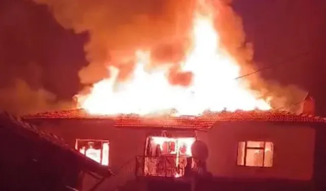 Kütahya'da 2 katlı evde yangın: Küle döndü!