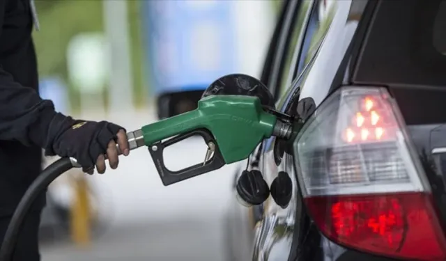Akaryakıt fiyatları düşüyor: Motorine bir indirim daha!