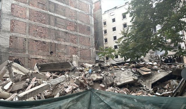 Afyonkarahisar'da otel yıkımında bina tamamen çöktü: İş yerleri zarar gördü!