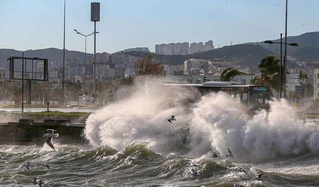 İzmir'de yarın fırtına bekleniyor: Saat verildi!