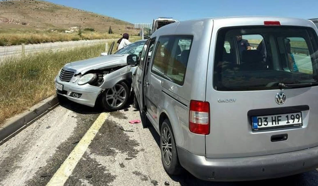 Afyonkarahisar'da feci kaza: Ölü ve yaralılar var!