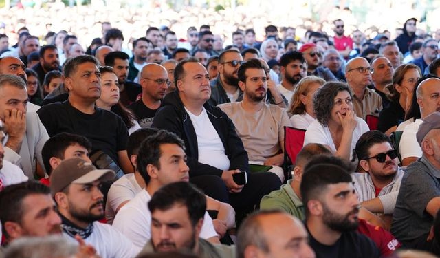 Manisa’da milli maç coşkusu: Dev ekran, ücretsiz servis ve ikram!