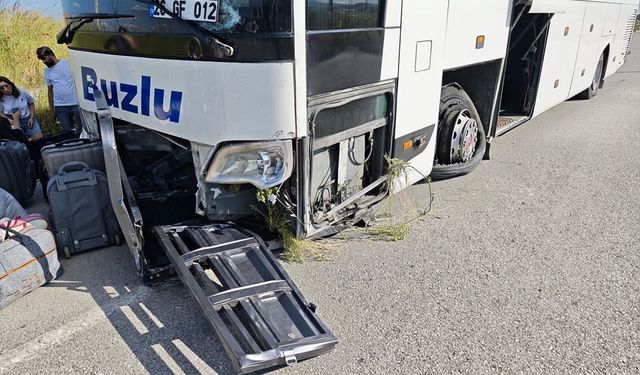 Kütahya'da korkutan kaza: Yolcu otobüsüyle elektrikli bisiklet çarpıştı!