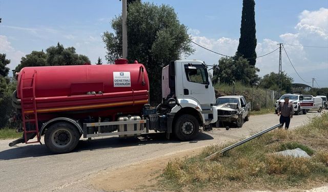 İzmir Ödemiş'te kaza: Vidanjörle otomobil çarpıştı!