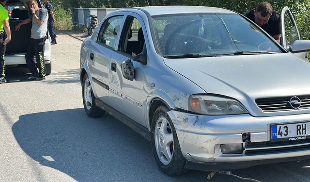 Kütahya'da kaza: Otomobille motosiklet çarpıştı!