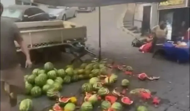 Aydın'da pazarda yol çalışması: Sürücü karpuzları ezdi!