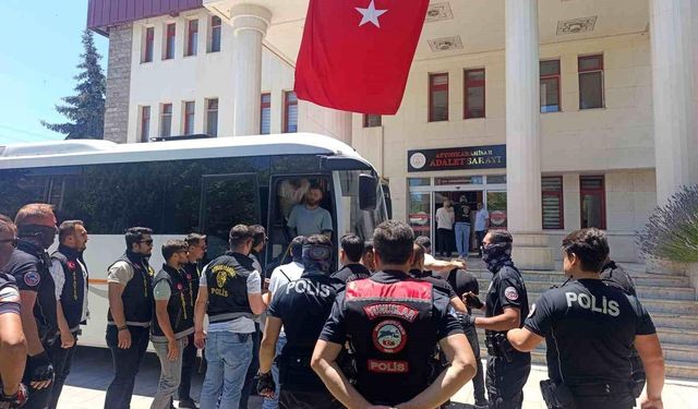 Afyonkarahisar'da minibüs durağı başkanı silahlı kavgada hayatını kaybetti!