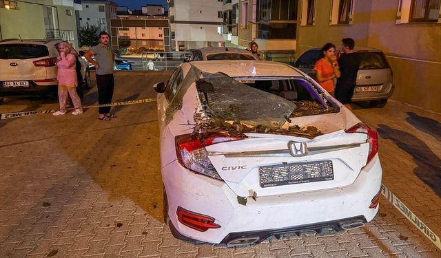 Uşak’ta otomobil yayalara çarptı: 1’ ağır 3 yaralı var!
