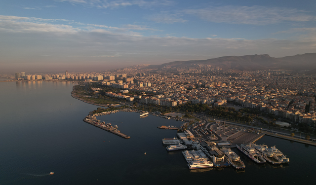 Tunç Soyer'den müjde İzmir Körfezi'nde karşıdan karşıya YÜZEREK GEÇİLECEK! Son 4 gün kaldı