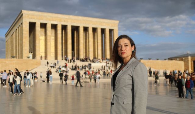 Filiz Başkan'dan 10 Kasım'da Efes Selçuk Gençliğine Atatürk Hediyesi