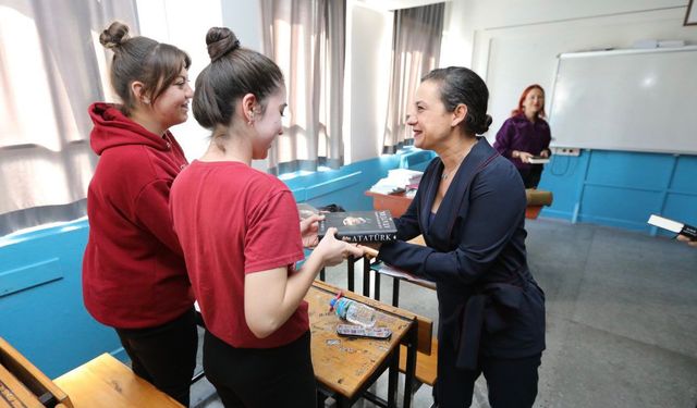 Başkan Ceritoğlu Sengel'den 10 Kasım'da anlamlı hediye