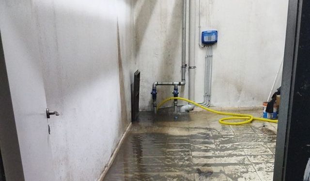 İzmir'deki depremzedelerin yağmur mağduriyeti sürüyor
