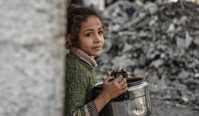 Gazze'de 5 yaşın altındaki yüzbinlerce çocuk açlıktan ölmek üzere