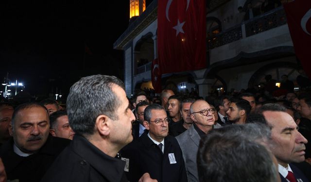 Manisa'da şehit cenazesinde CHP Lideri Özgür Özel'e protesto