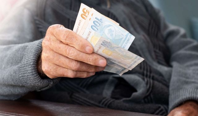 SSK ve Bağ Kur emeklilerine müjde! Tarih verildi: Emekliye seyyanen ek zam geliyor