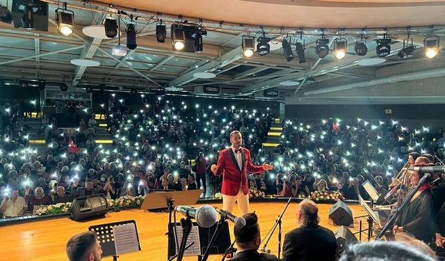 En güzel aşk şarkıları Karşıyaka’da söylenecek