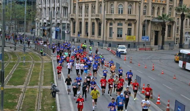 İzmir Metrosu ve Konak Tramvayı’na Maraton İzmir düzenlemesi