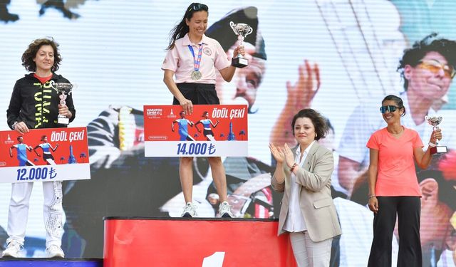 Maraton İzmir’de ödüller dağıtıldı