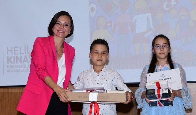 Başkan Kınay Çocuklara Ödüllerini Verdi