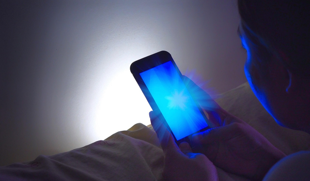 Telefon ve LED ışıklar sağlığımızı tehdit ediyor!
