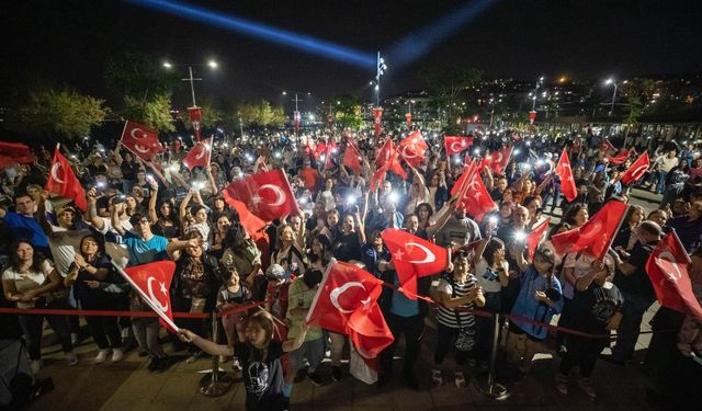 Konak, 19 Mayıs’ta Günbatımında Buluştu 