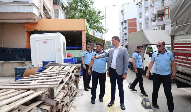 Konak Zabıtası Kaldırım İşgalini Bitirmekte Kararlı