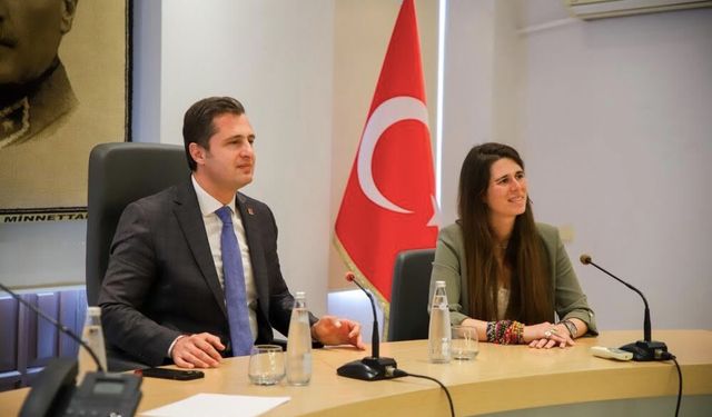 Deniz Yücel’den Başkan Denizli’ye: “Çeşme siżinle daha güzel olacak” 