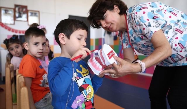 Konak’tan Çocuklara Diş Fırçalamayı Sevdiren Proje