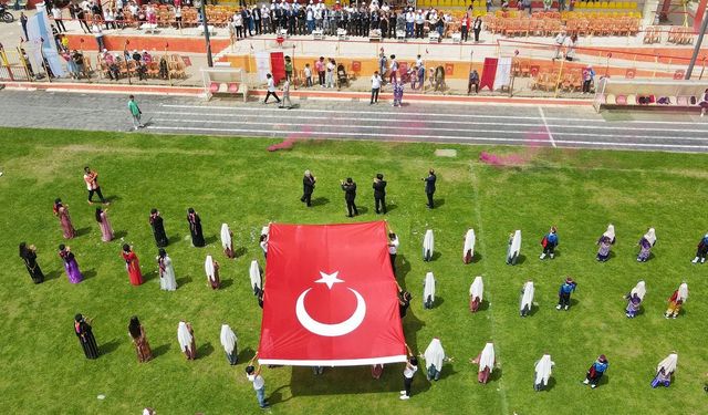 19 Mayıs Bayındır'da Coşkuyla Kutlandı 