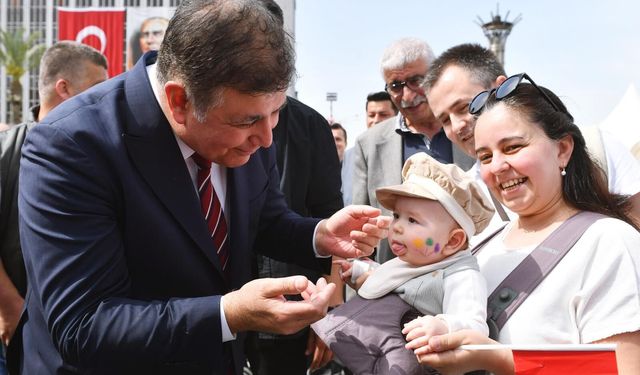 Başkan Tugay’dan İzmirli Kadınlara Ulaşım Desteği