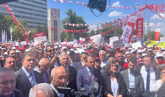 Başkan Tugay CHP’nin ‘Büyük Emekli Mitingi’nde