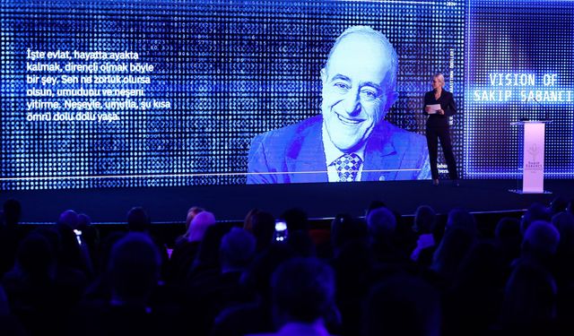 Sakıp Sabancı, 20’nci Yıl Anma Töreninde Yapay Zeka Modeliyle Mesaj Yolladı