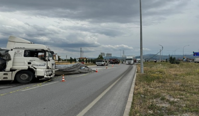 Afyonkarahisar'da trafik kazası: 2 kişi hayatını kaybetti, 1 yaralı var!