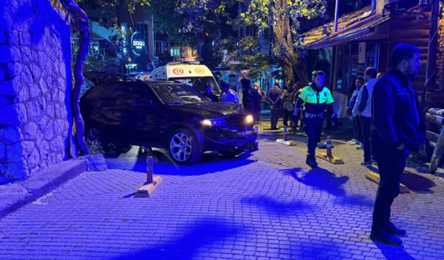 Kütahya'da cip kafeye daldı: 1'i ağır 2 müşteri yaralandı!