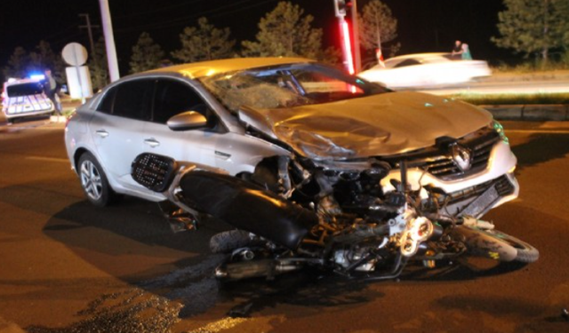 Kütahya'da trafik kazası: 2 genç hayatını kaybetti!