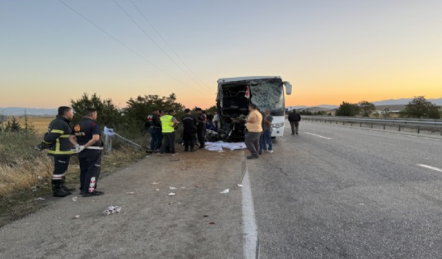 Afyonkarahisar'da yolcu otobüsü kazası: Ölü ve çok sayıda yaralı var!