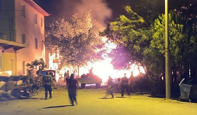 Denizli'de çıkan yangın mahallede paniğe neden oldu!