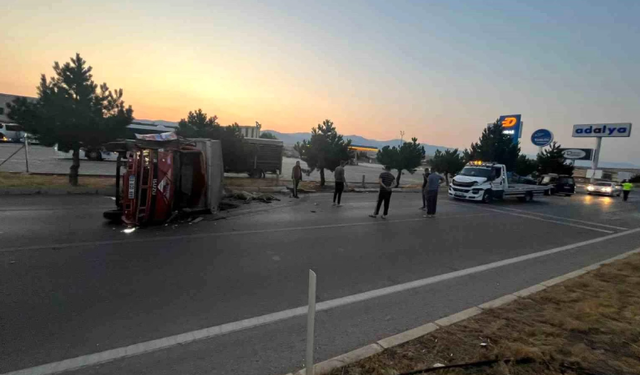 Afyonkarahisar'da otomobille kamyonet çarpıştı: Çok sayıda yaralı var!
