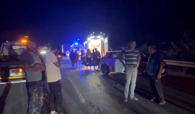 Afyonkarahisar'da iki otomobil, kamyonet ve tır çarpıştı: Çok sayıda yaralı var!