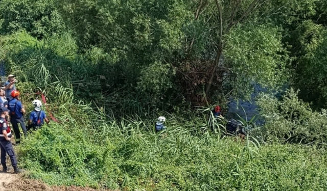 Denizli'de otomobil nehre devrildi: 2 kişi hayatını kaybetti!