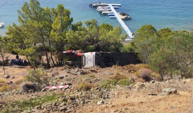 Bir yolcu otobüsü kazası daha: Muğla'da otobüs şarampole devrildi!
