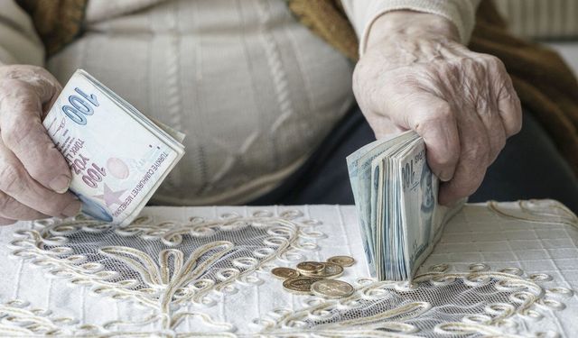 En az 12.500 TL maaş alan emeklilere müjde: Bu ay maaşlar 15.000 TL fazla olacak