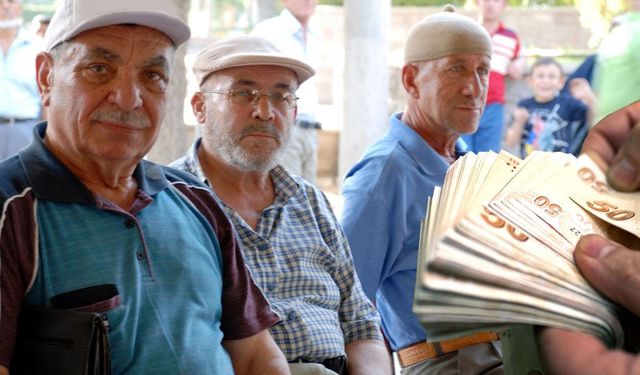 Emekli ve memurun yeni zam oranı kısmen belli oldu! Oranlar açıklandı: İşte yeni maaş zam oranı