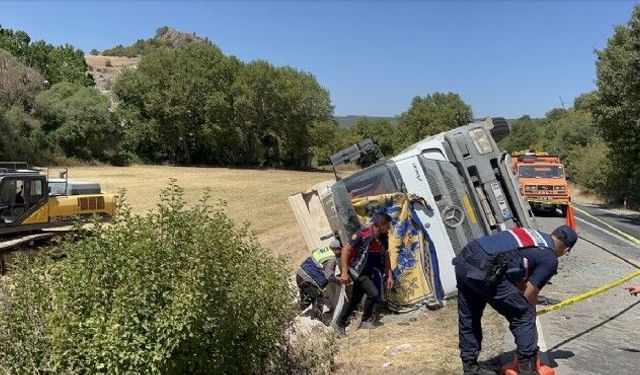 Kütahya'da feci trafik kazası: Sürücü olay yerinde hayatını kaybetti!