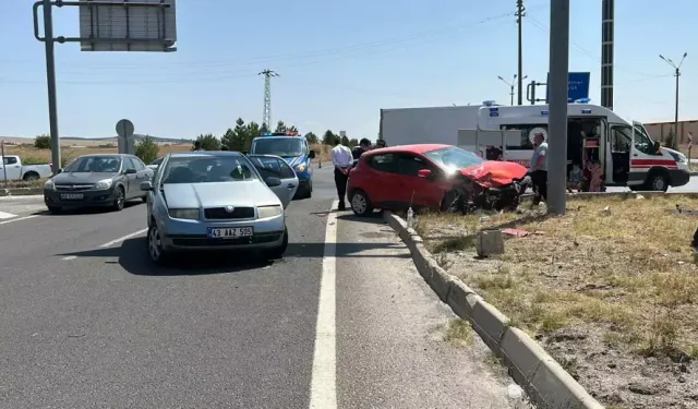 Kütahya'da kavşakta otomobiller çarpıştı: Çok sayıda yaralı var!