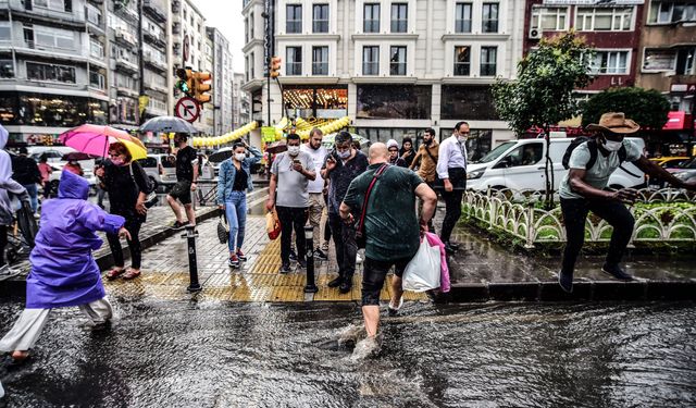 Çok şiddetli sağanak geliyor! Çok acil önlem alın: Peş peşe duyuruldu