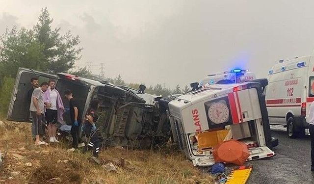 Muğla'da yaralı taşıyan ambulans 2 otomobil ve 1 kamyonetle çarpıştı: Çok fazla yaralı var!