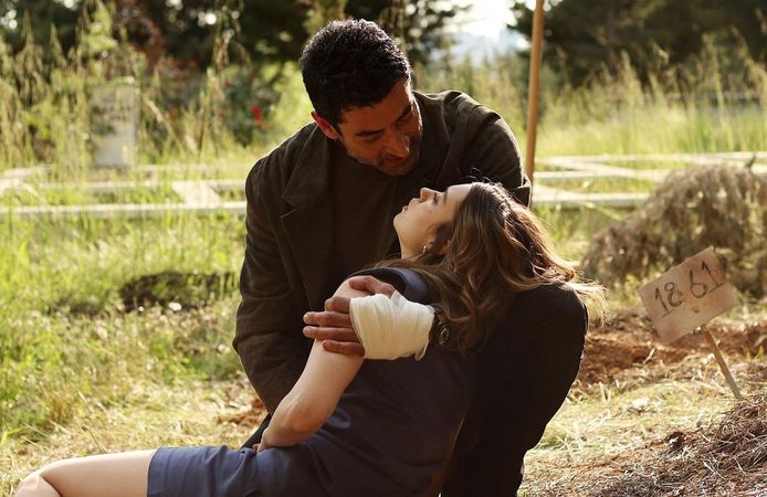 ABİ dizisinde gündem olan ayrılık! Afra Saraçoğlu diziden neden ayrıldı?